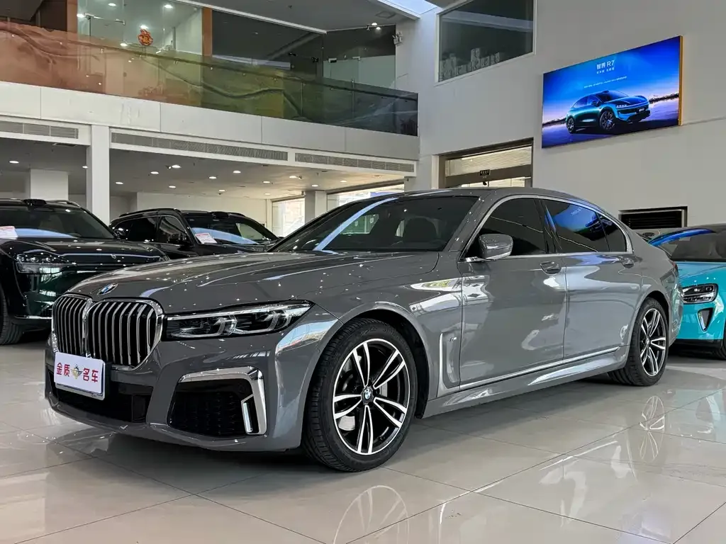 BMW 7 Series — фото 1