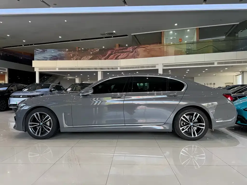 BMW 7 Series — фото 10