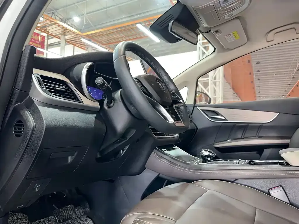 BYD MAX New Energy — фото 10