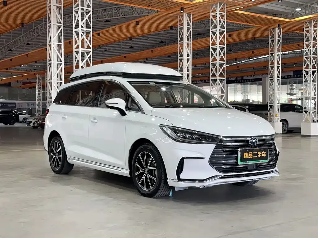 BYD MAX New Energy — фото 2