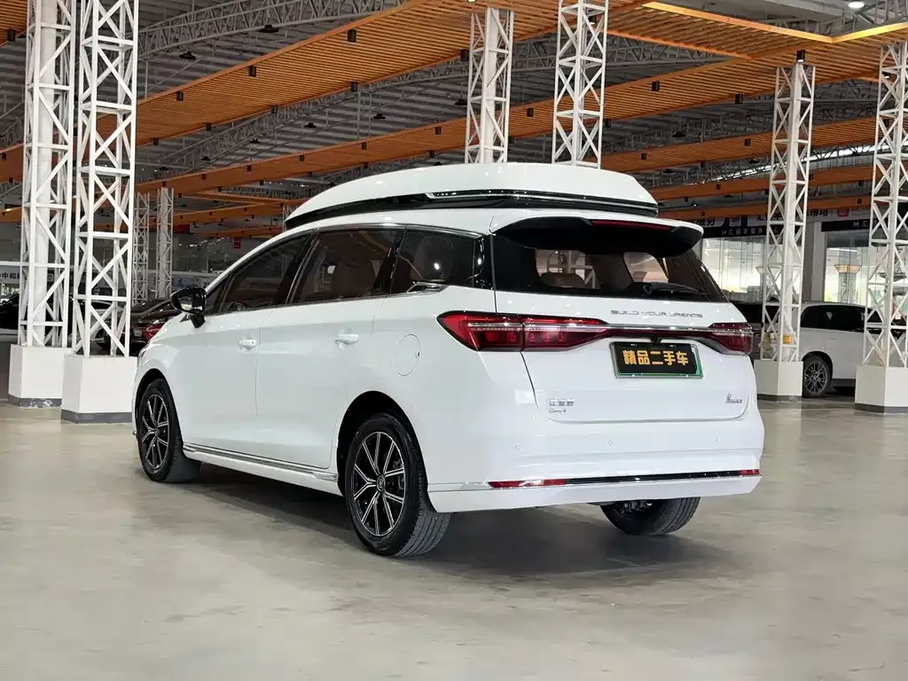 BYD MAX New Energy — фото 6