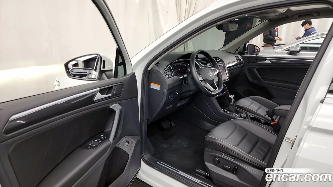 Volkswagen Tiguan — фото 10