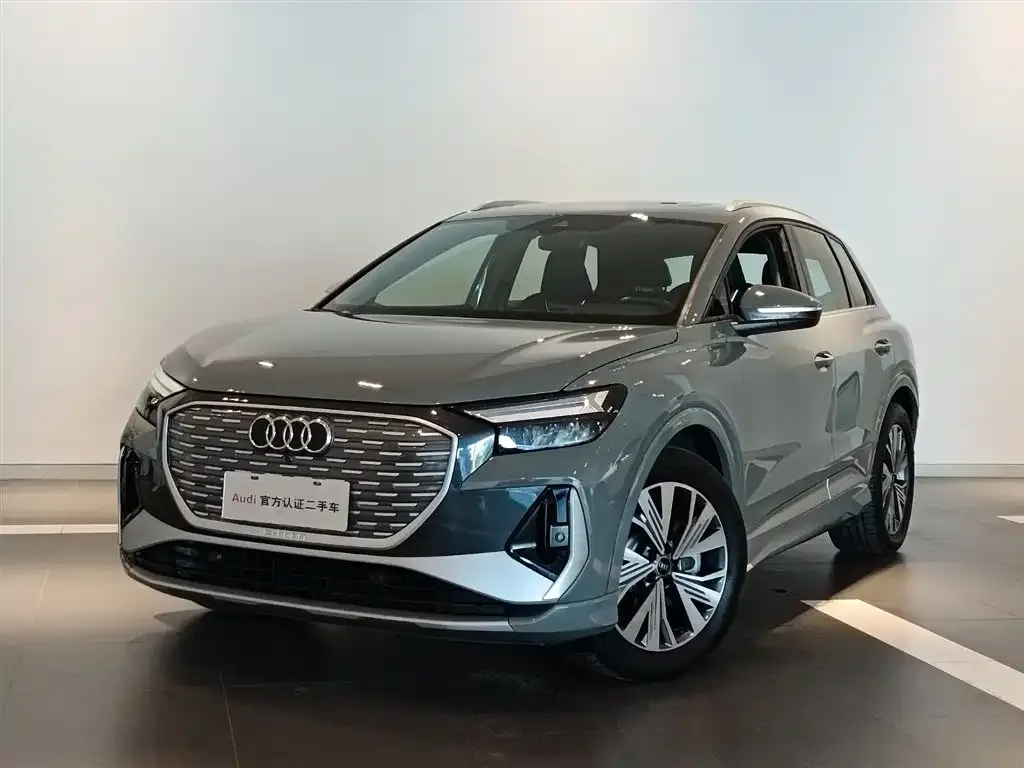 Audi Q4 e-tron — фото 1
