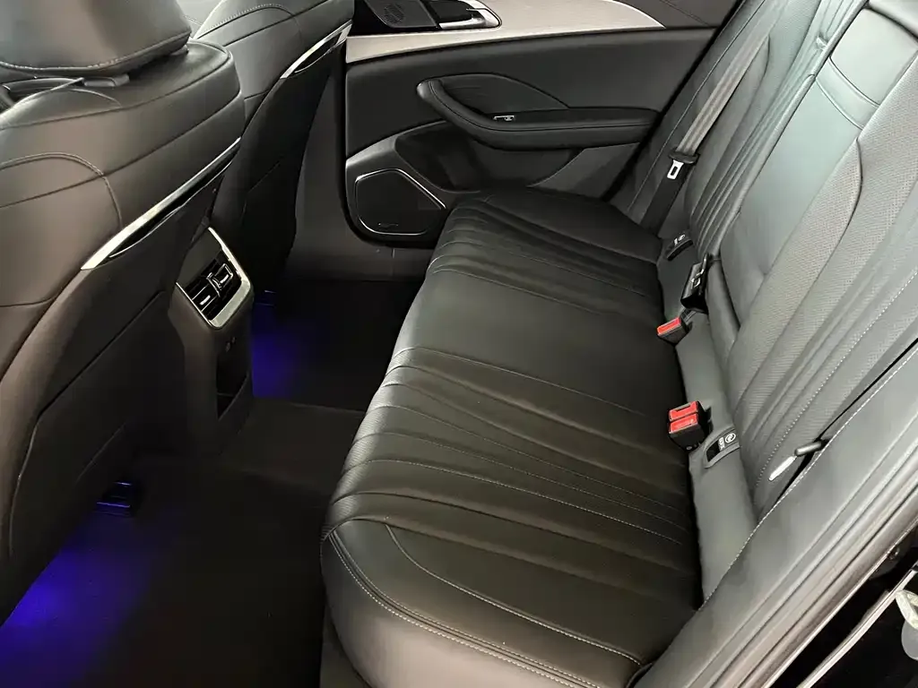 Hongqi H5 — фото 2