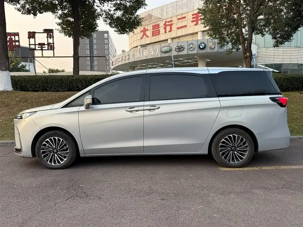 Buick GL8 Hybrid — фото 9