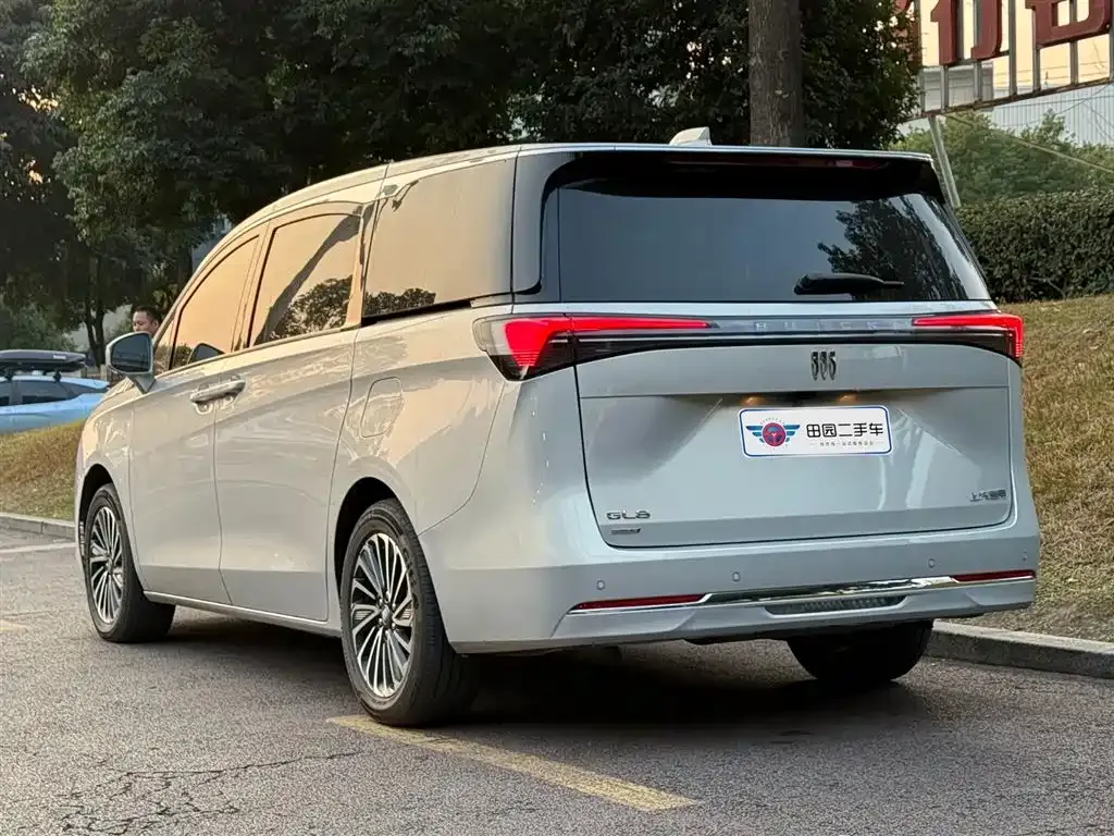 Buick GL8 Hybrid — фото 2