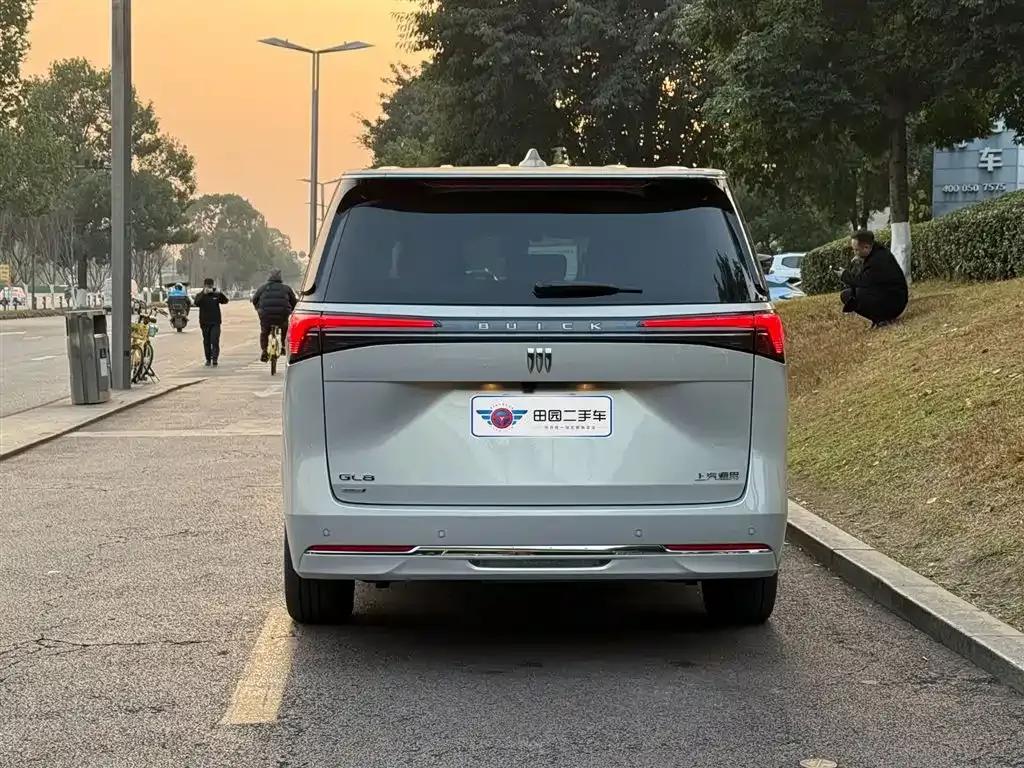 Buick GL8 Hybrid — фото 8