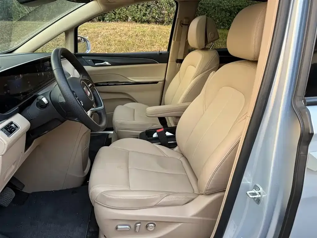 Buick GL8 Hybrid — фото 6