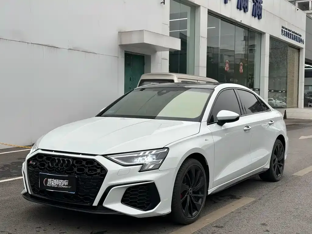 Audi A3 — фото 1