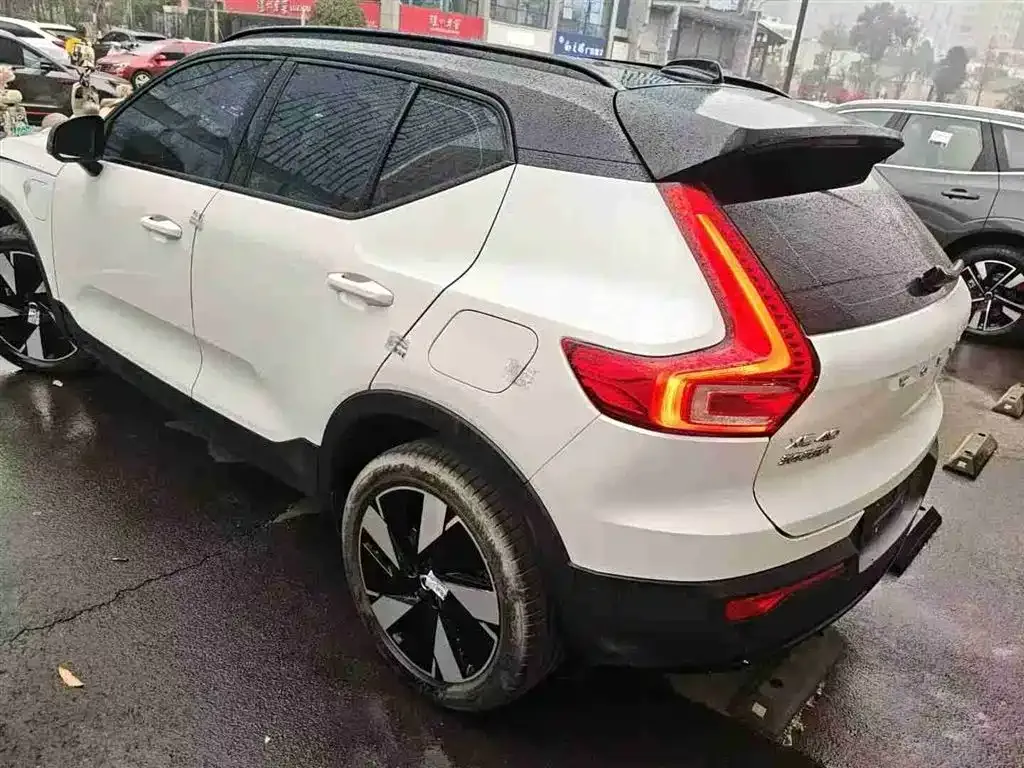 Volvo XC40 NEV — фото 7