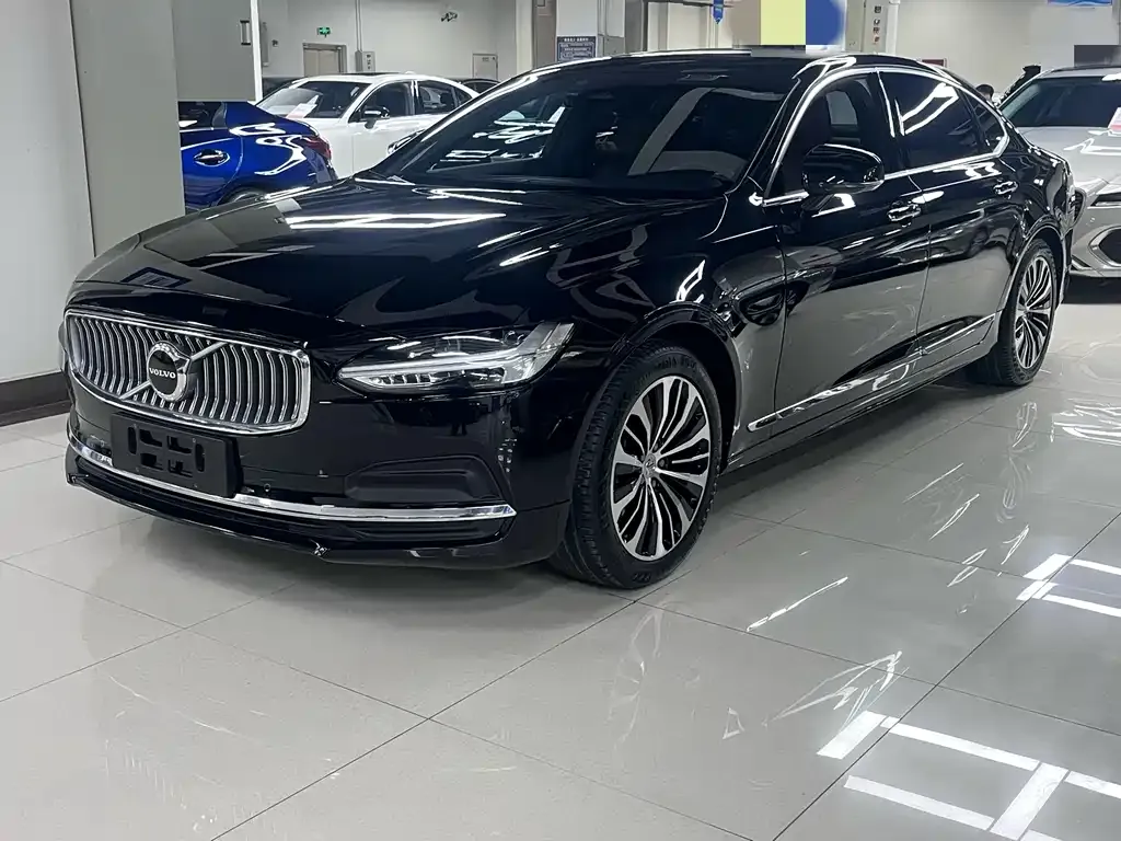 Volvo S90 — фото 1