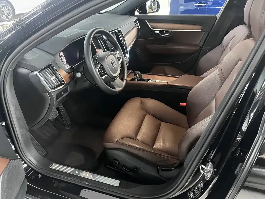 Volvo S90 — фото 10