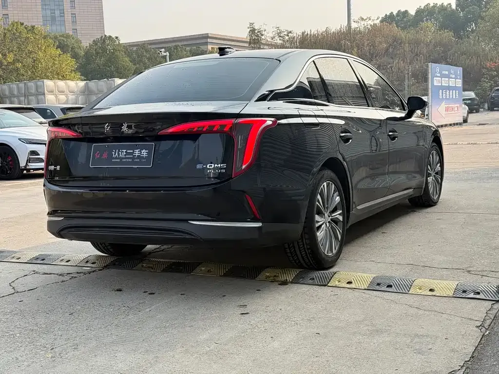 Hongqi E-QM5 — фото 4