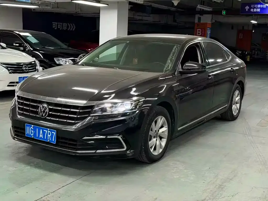 Volkswagen Passat — фото 1