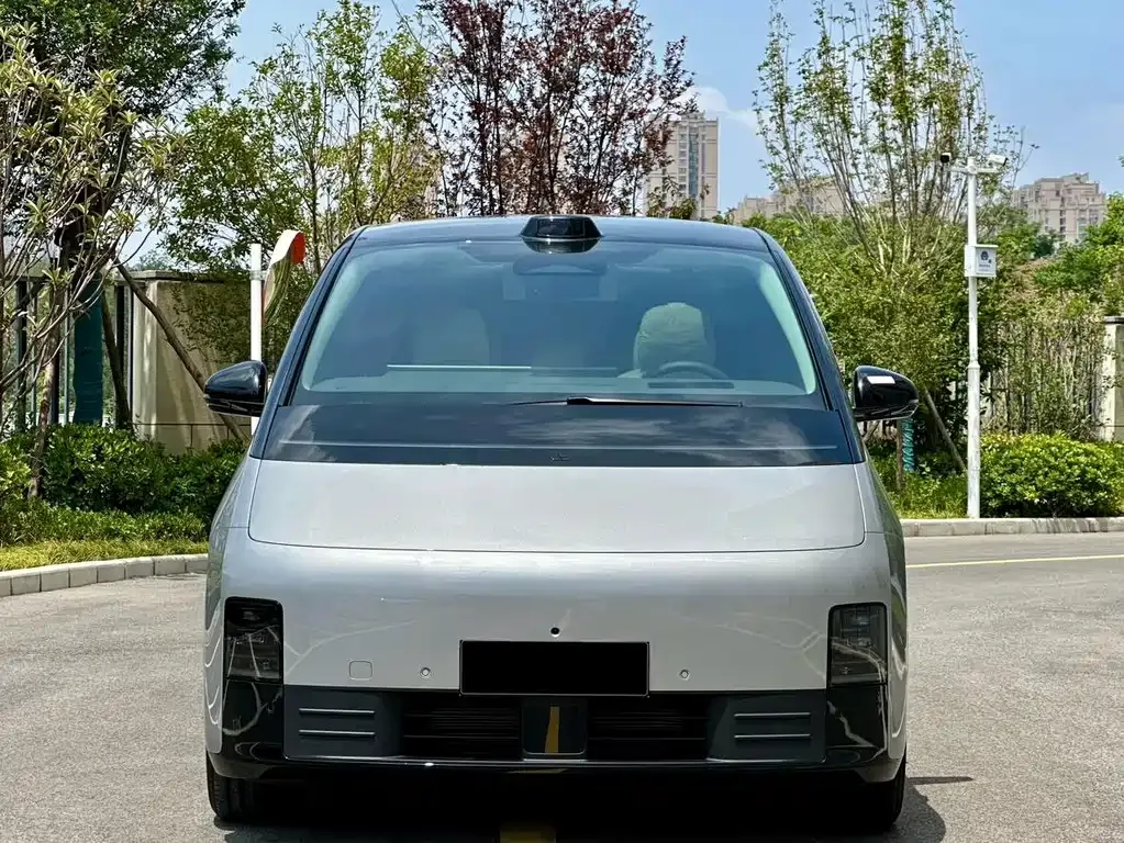 Li Auto MEGA — фото 8