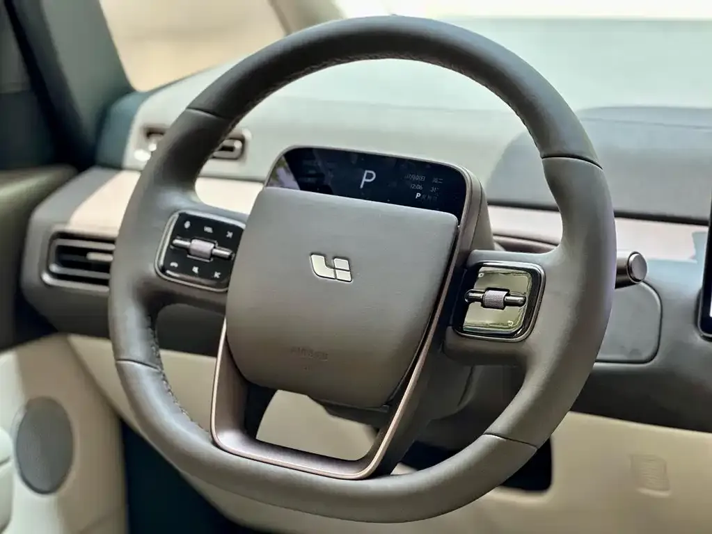 Li Auto MEGA — фото 3