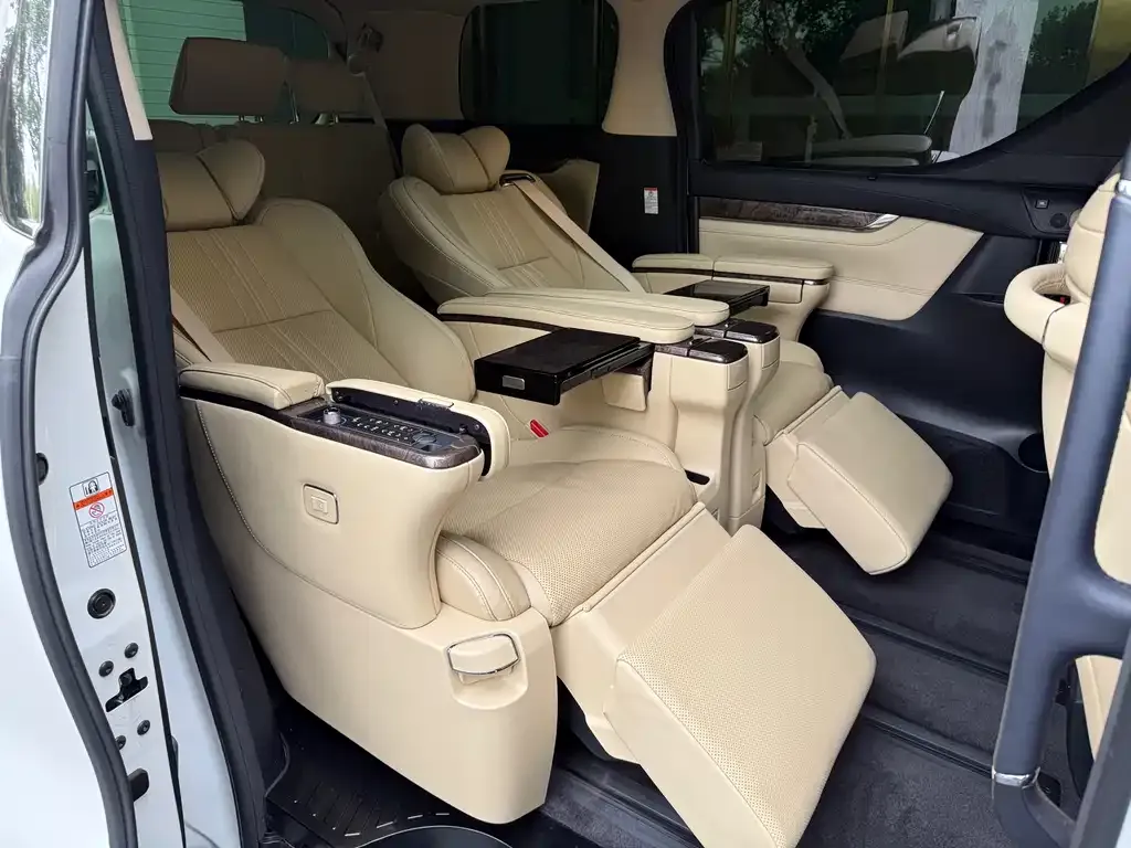 Toyota Alphard — фото 5