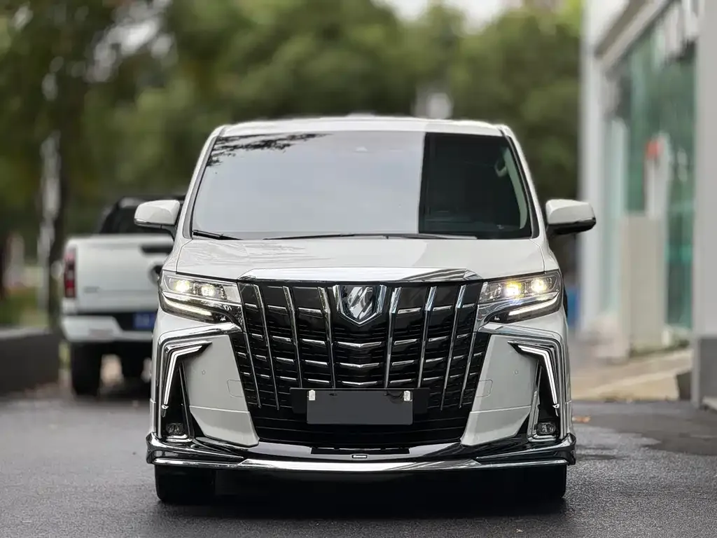 Toyota Alphard — фото 2