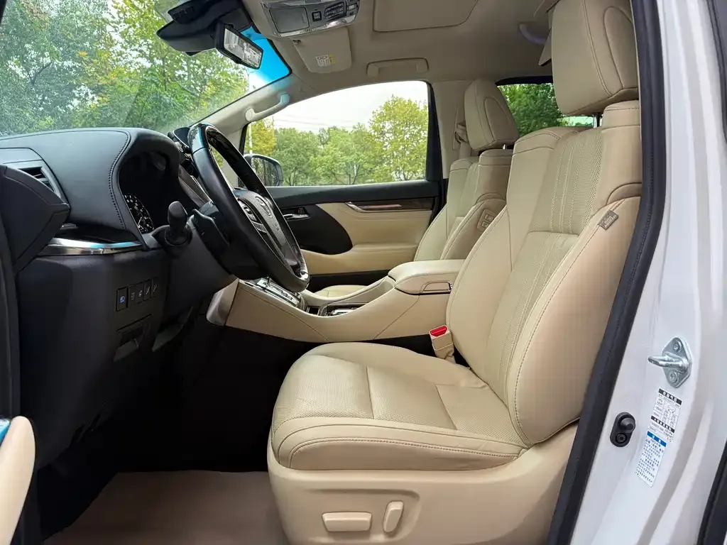 Toyota Alphard — фото 8