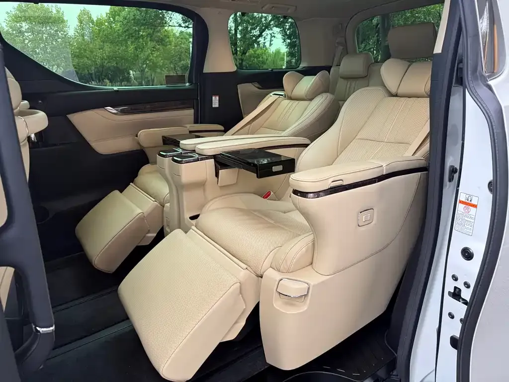 Toyota Alphard — фото 9