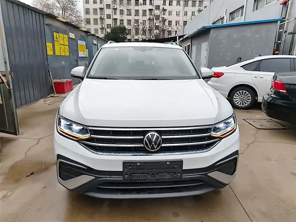 Volkswagen Tiguan L — фото 3
