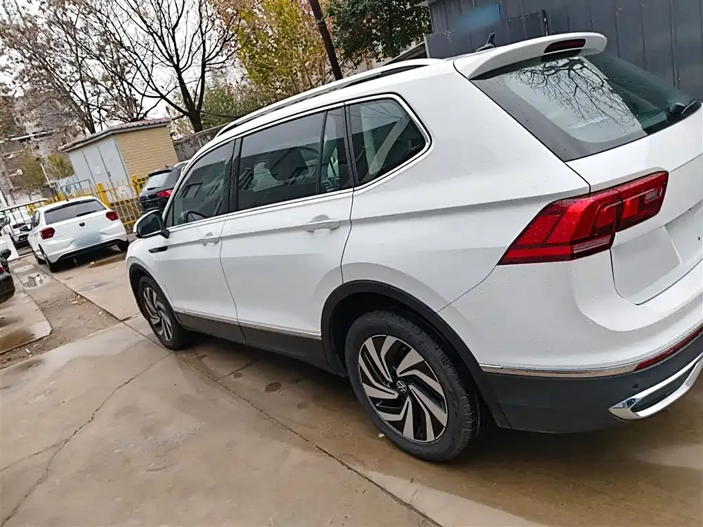 Volkswagen Tiguan L — фото 5