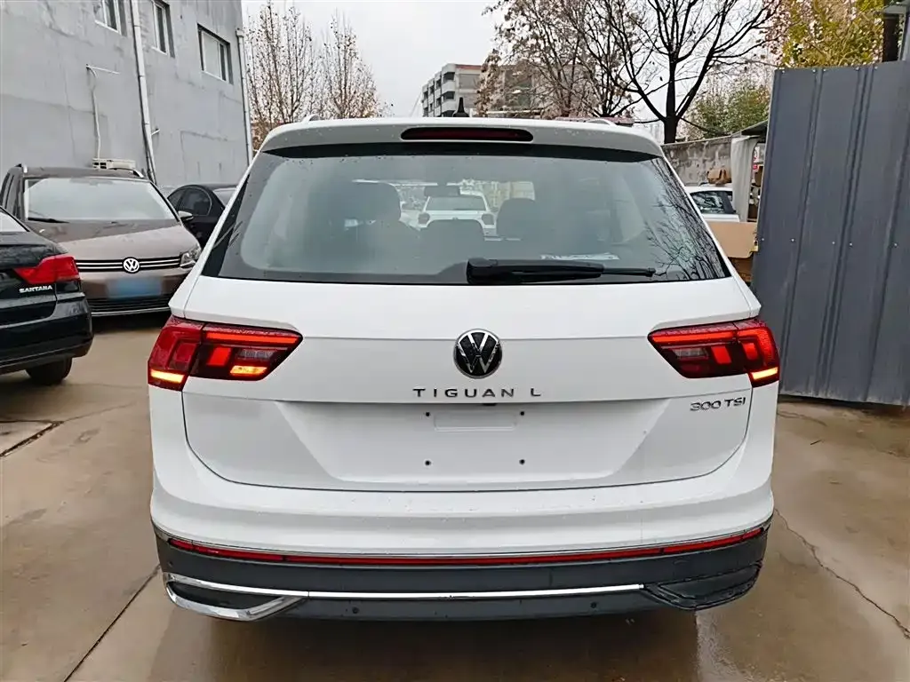 Volkswagen Tiguan L — фото 7
