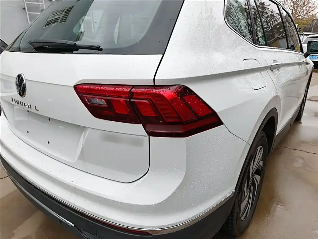 Volkswagen Tiguan L — фото 8