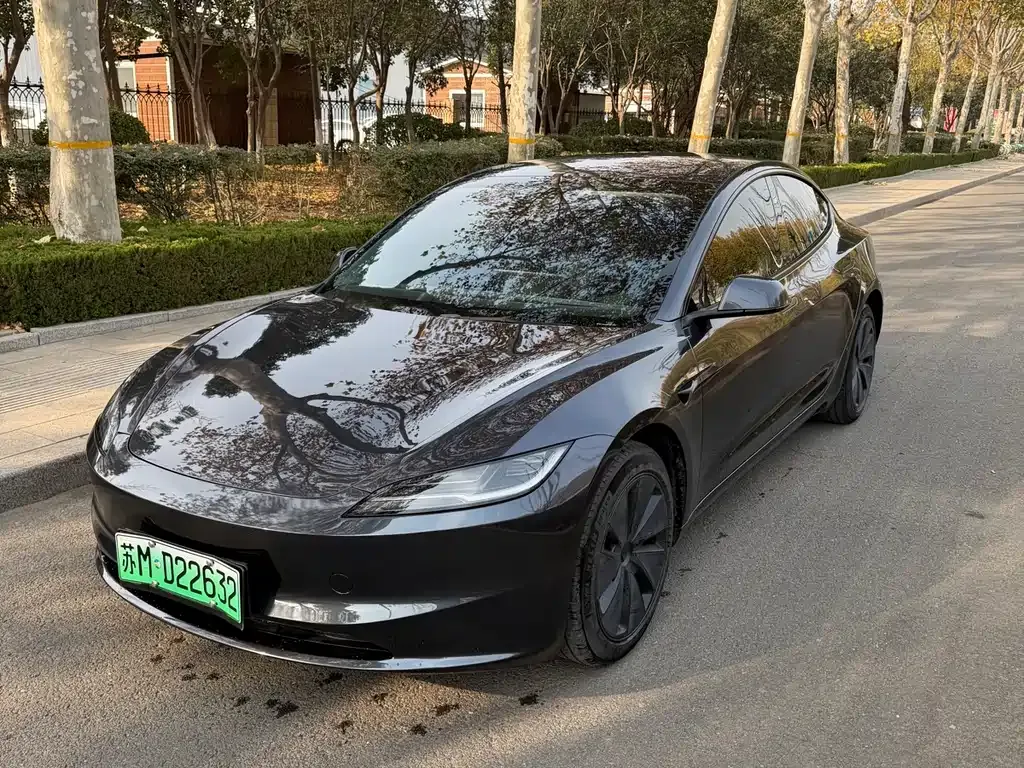 Tesla Model 3 — фото 1