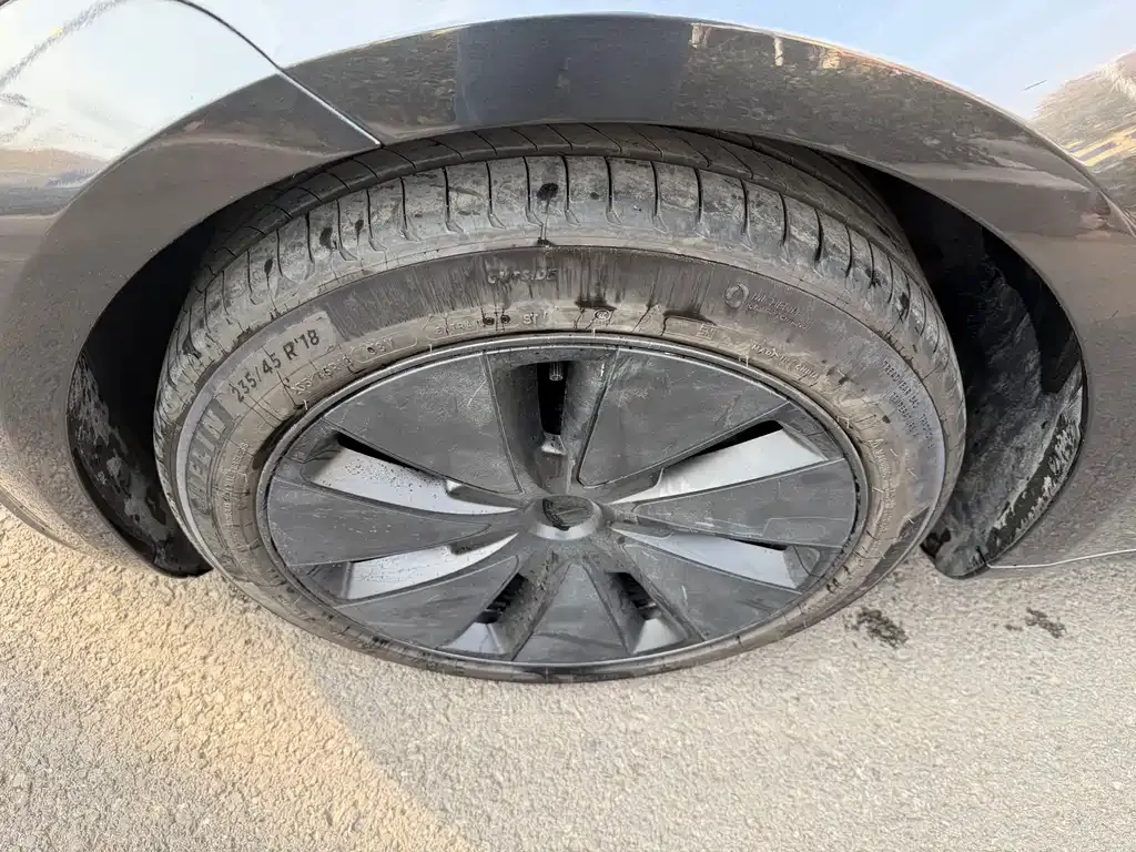Tesla Model 3 — фото 4