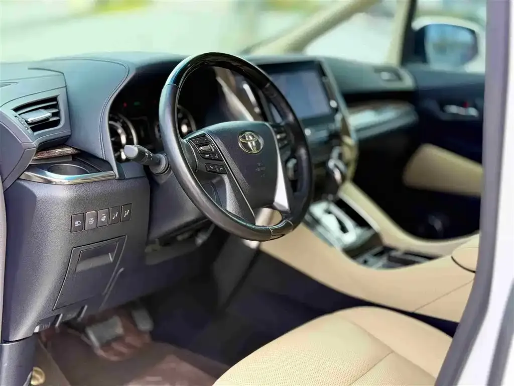 Toyota Vellfire — фото 6