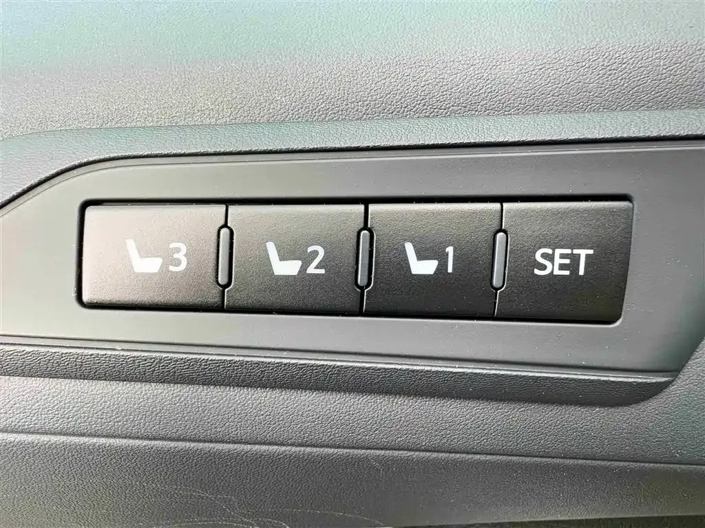 Toyota Vellfire — фото 9