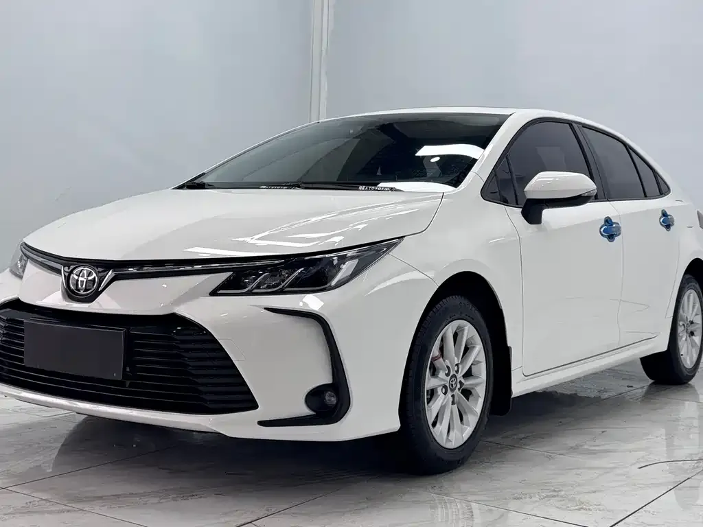Toyota Corolla — фото 1