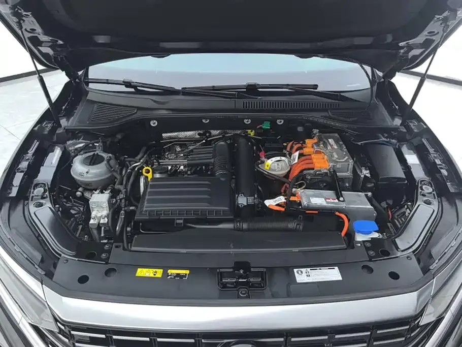 Volkswagen Passat New Energy — фото 9