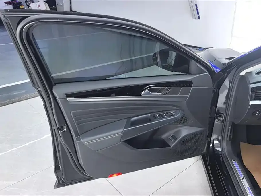 Volkswagen Passat New Energy — фото 4