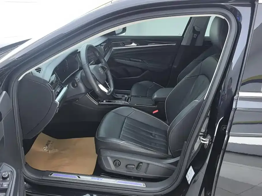 Volkswagen Passat New Energy — фото 10