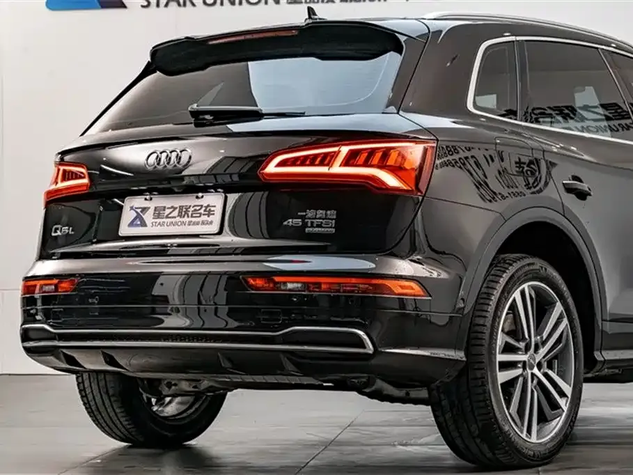 Audi Q5L — фото 8