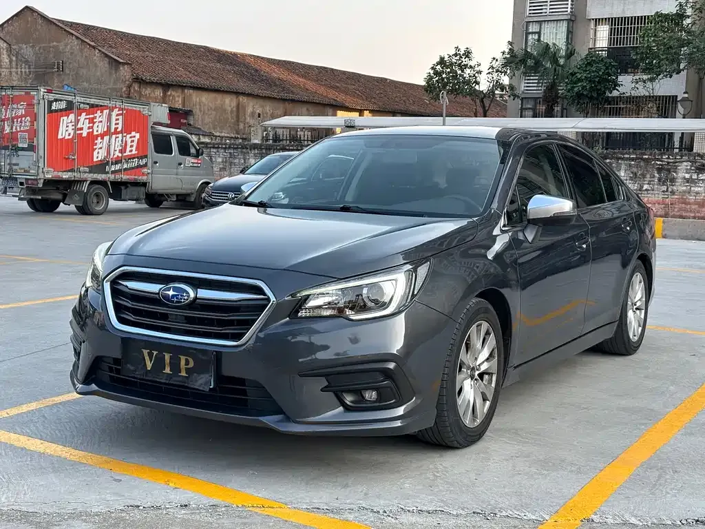 Subaru Legacy — фото 1