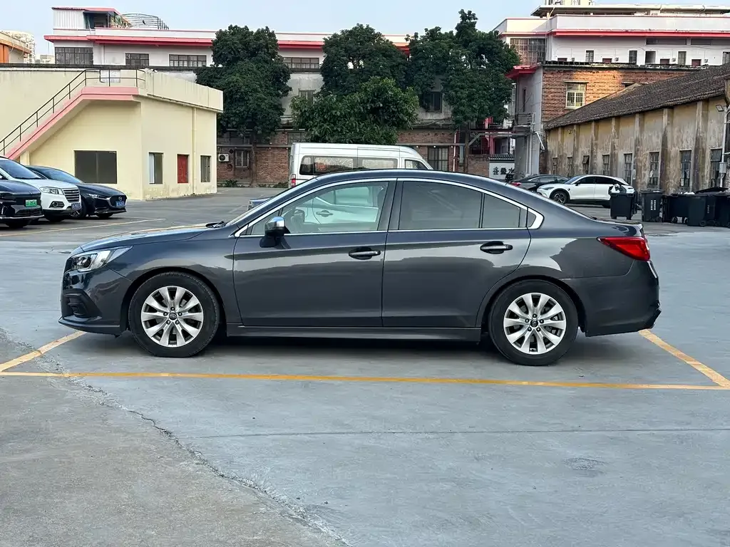 Subaru Legacy — фото 9