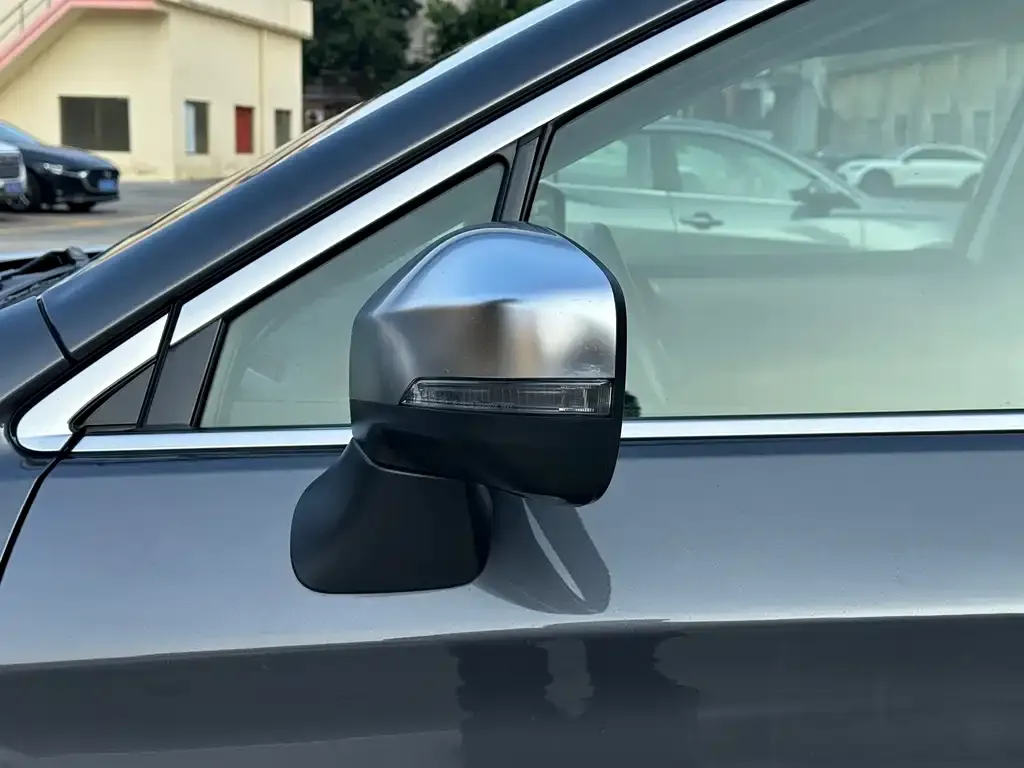 Subaru Legacy — фото 2