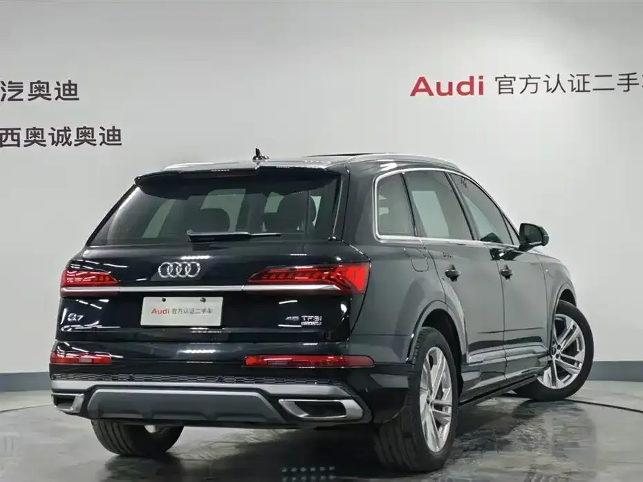 Audi Q7 — фото 7