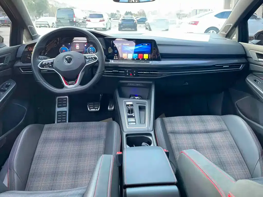 Volkswagen Golf GTI — фото 8