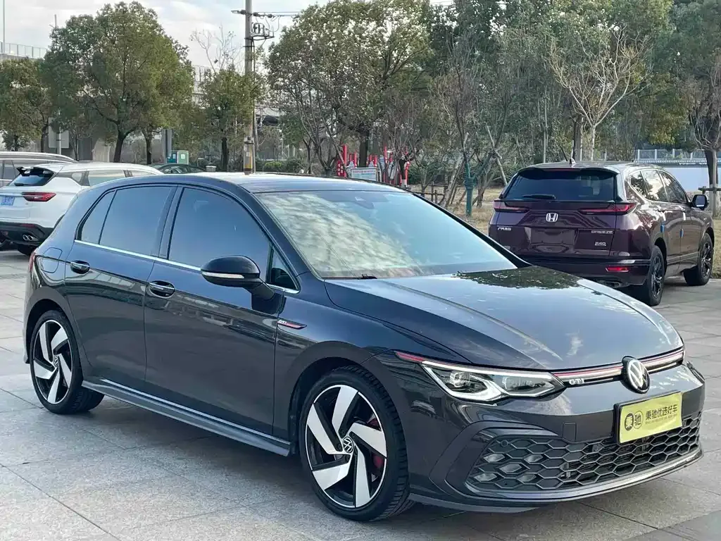 Volkswagen Golf GTI — фото 10