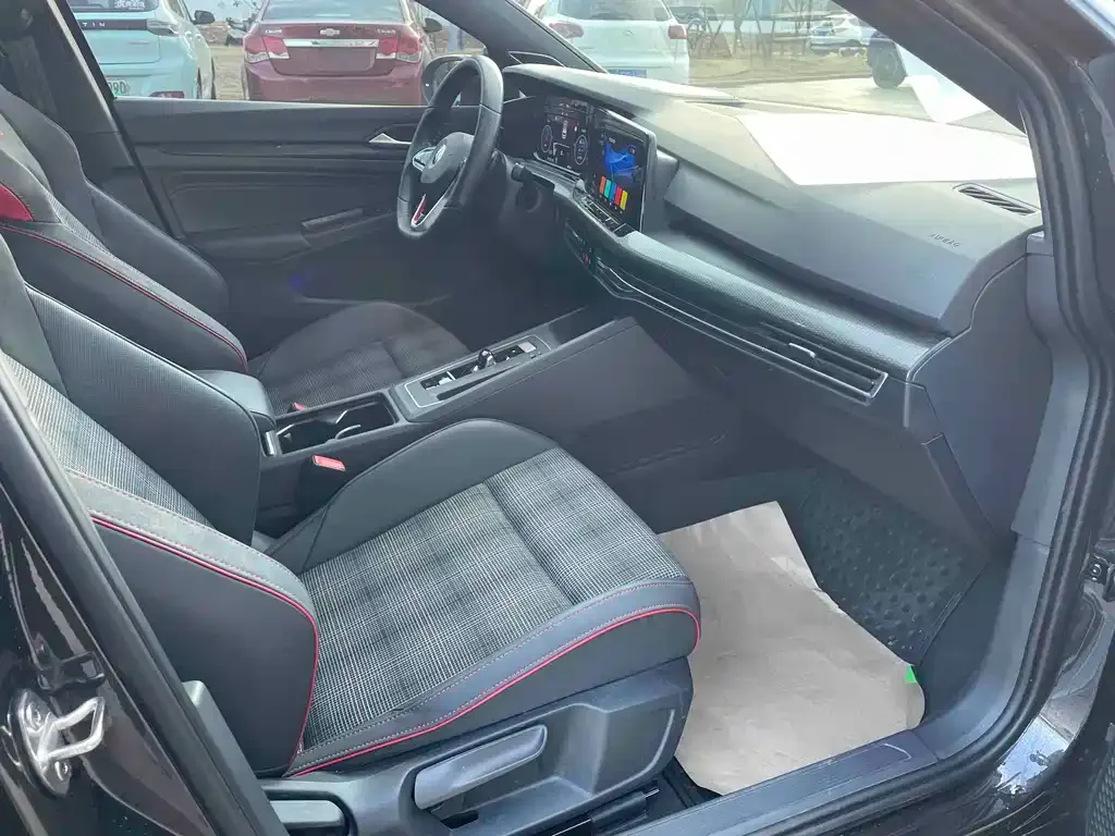Volkswagen Golf GTI — фото 6