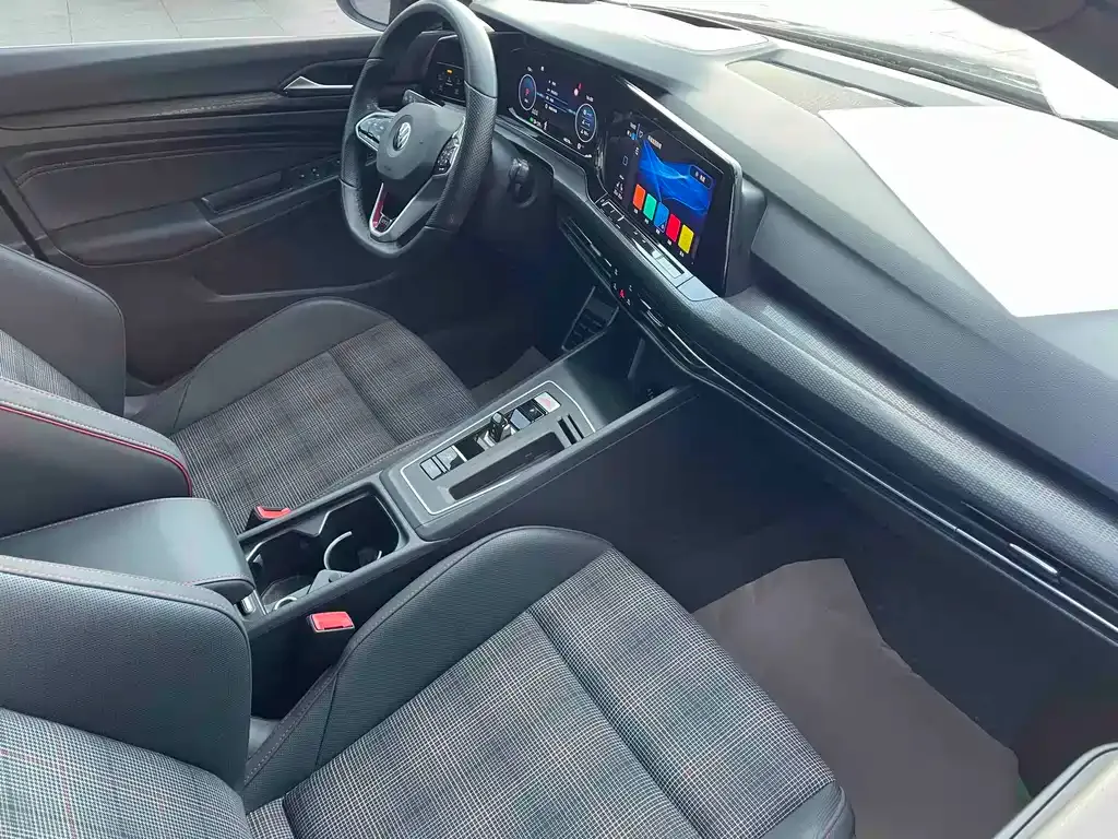 Volkswagen Golf GTI — фото 9