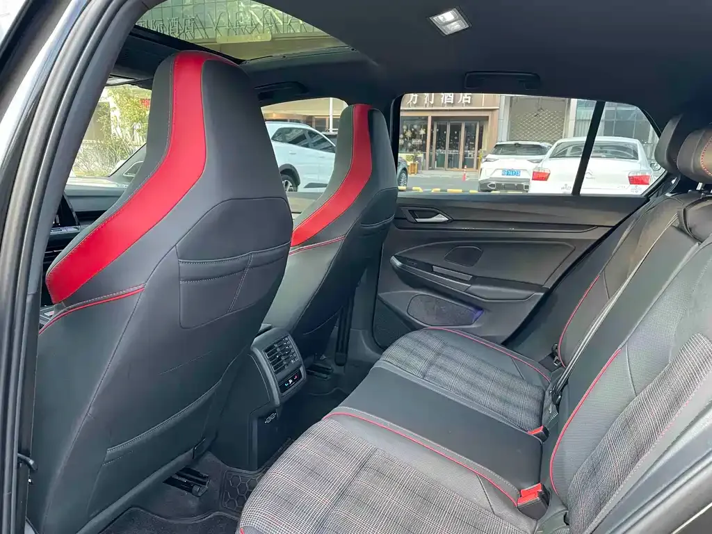 Volkswagen Golf GTI — фото 5