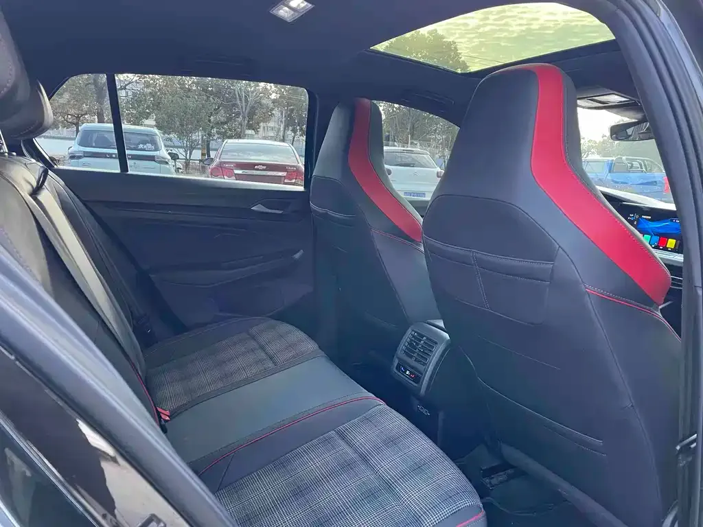 Volkswagen Golf GTI — фото 4