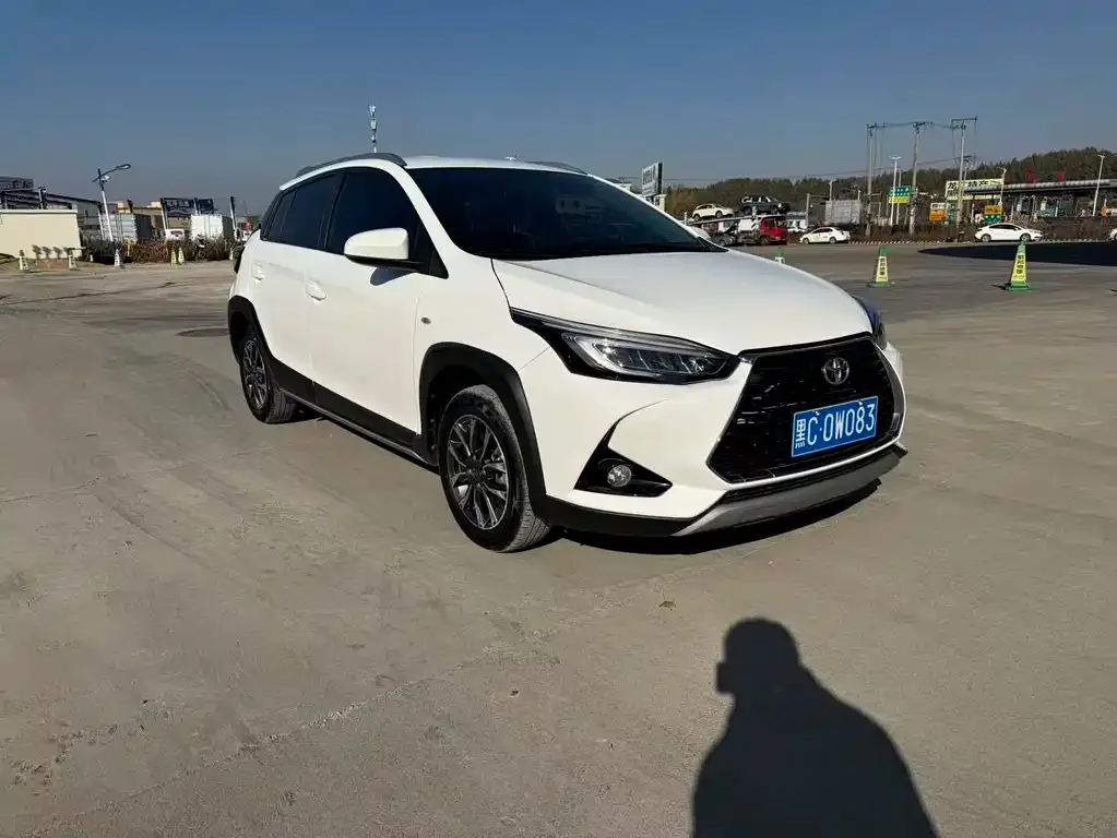 Toyota Yaris L — фото 2