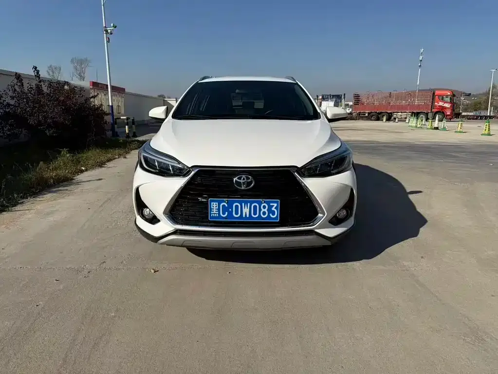 Toyota Yaris L — фото 4
