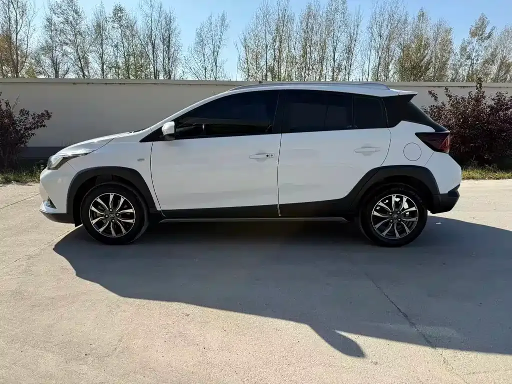 Toyota Yaris L — фото 9